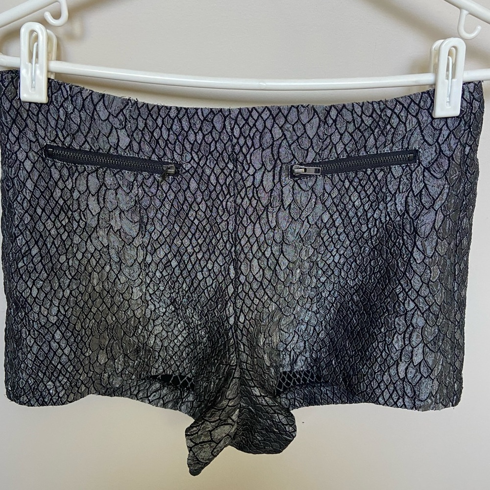 Sans Souci Grey Metallic Reptile Print High Waist Shorts Size Small
